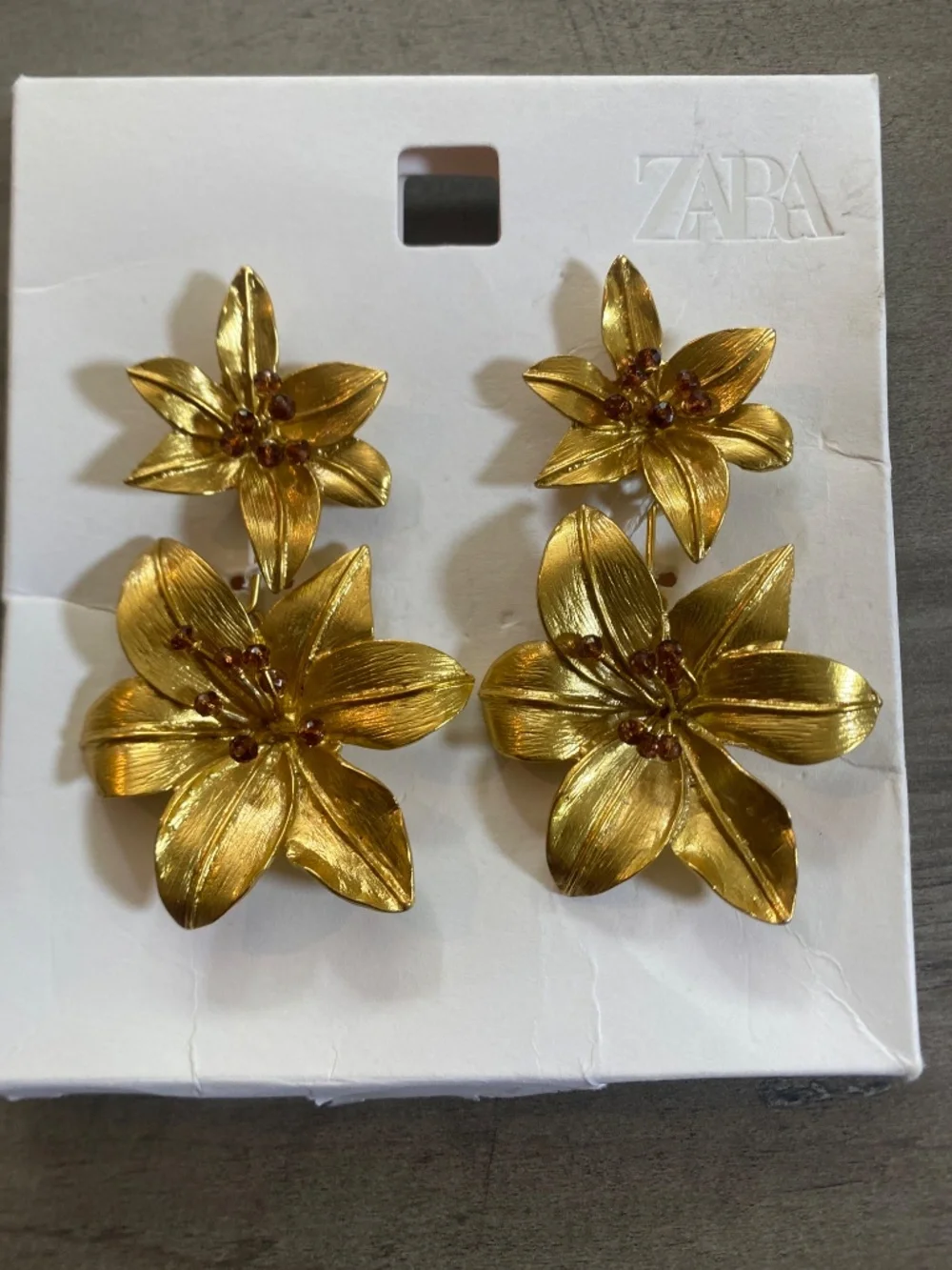 NWT Zara Embossed Flower Earrings
